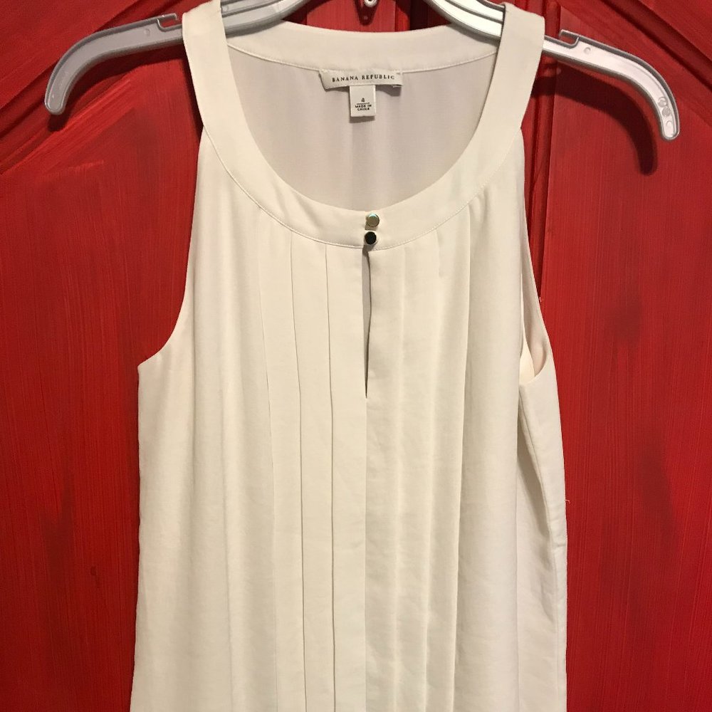 Banana Republic women's sleeveless dressy top beige off white lined size 4